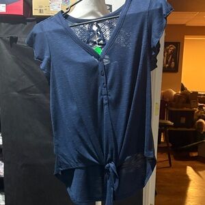 33c# No Boundaries- Juniors/ Women's Navy Blue V-Neck crop Top EUC